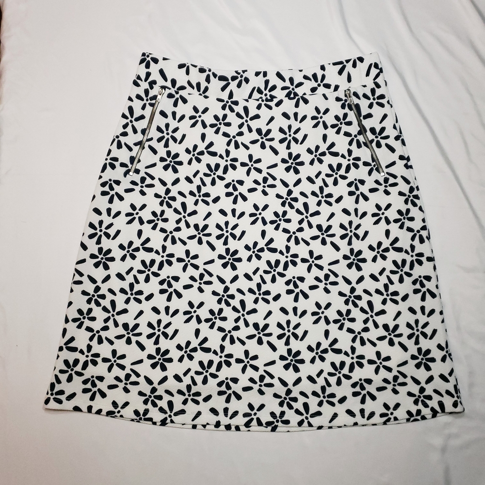 Le Lis A-Line Black and White Knee-Length Skirt